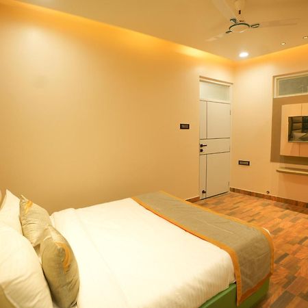 Dashrath Inn Near Ramjanmbhoomi Ayodhya Zewnętrze zdjęcie