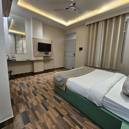 Dashrath Inn Near Ramjanmbhoomi Ayodhya Zewnętrze zdjęcie