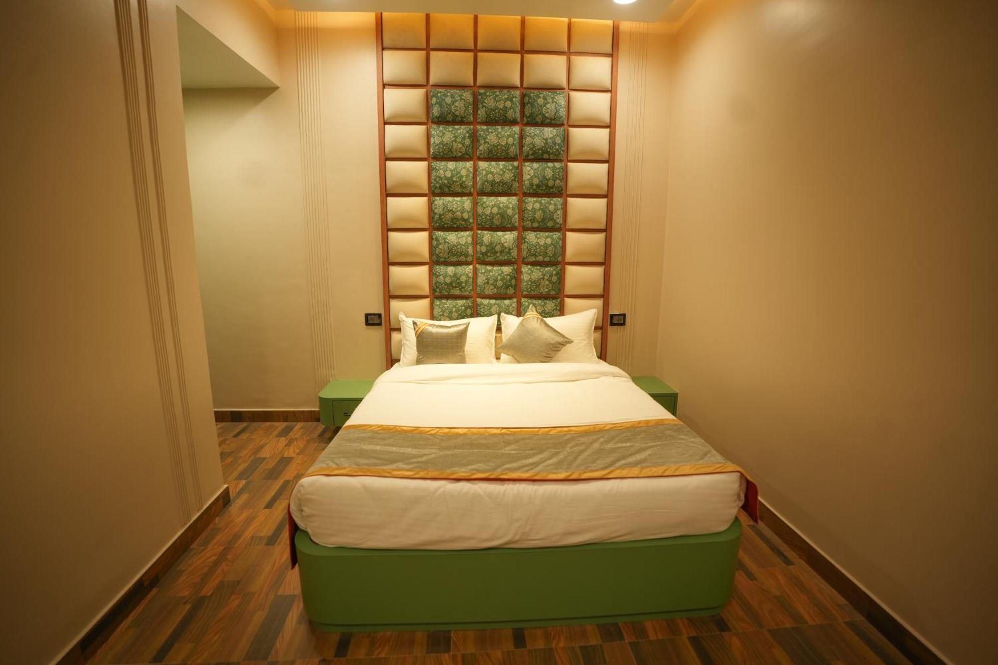 Dashrath Inn Near Ramjanmbhoomi Ayodhya Zewnętrze zdjęcie