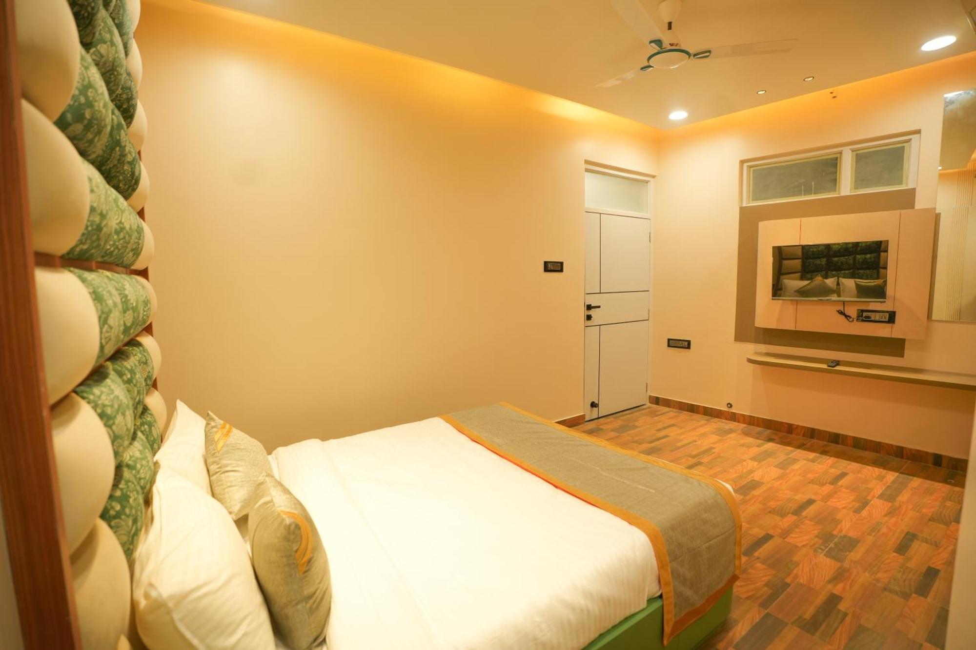 Dashrath Inn Near Ramjanmbhoomi Ayodhya Zewnętrze zdjęcie