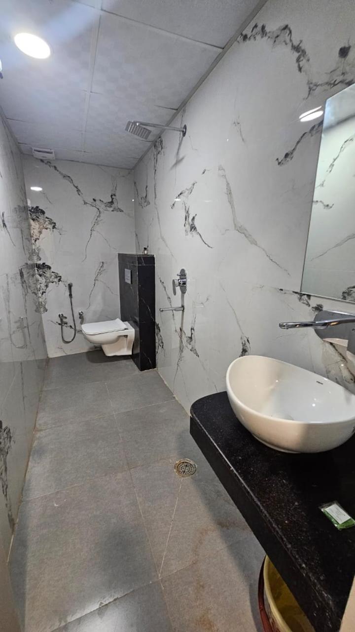 Dashrath Inn Near Ramjanmbhoomi Ayodhya Zewnętrze zdjęcie