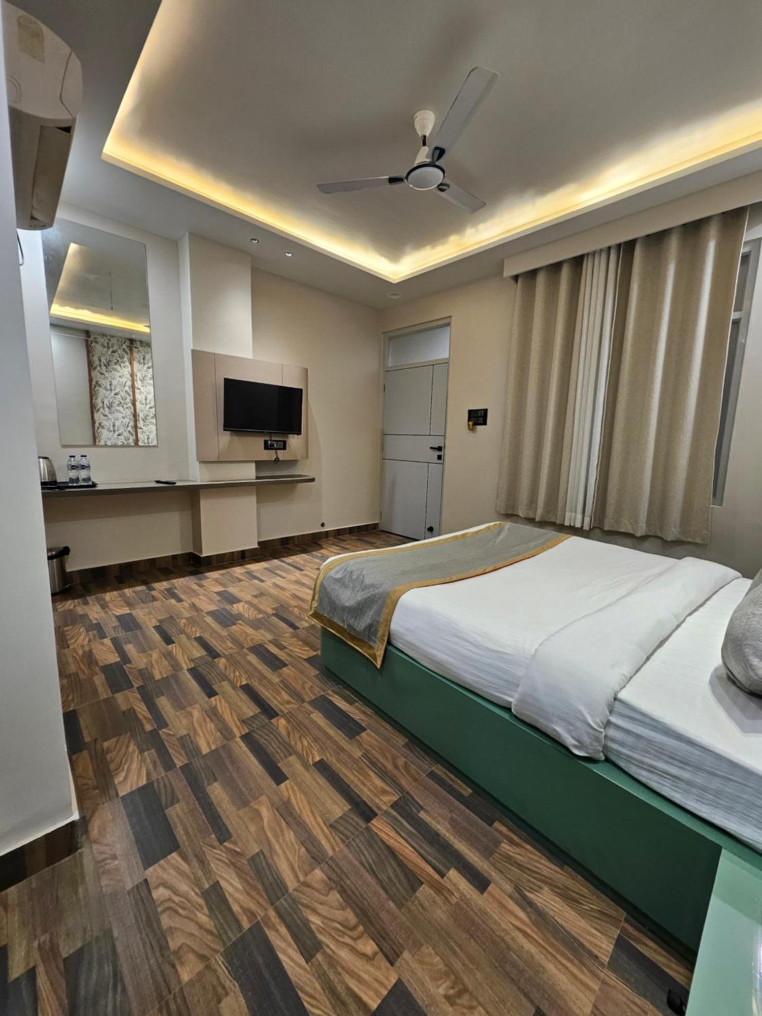 Dashrath Inn Near Ramjanmbhoomi Ayodhya Zewnętrze zdjęcie